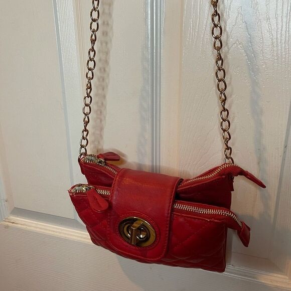 Aldo red quilted crossbody bag with gold tone latch closure. - Picture 3 of 12